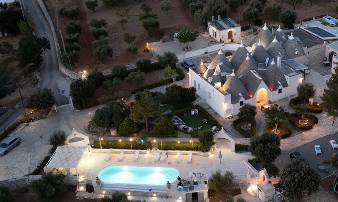 Specchiaruzzo Apartment | Apartment 'Trullo Il Focolare In Masseria' with Shared Pool, Wi-Fi and Air Conditioning