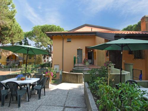 Rosolina Mare Apartment | Apartment Villa Isotta-1 by Interhome