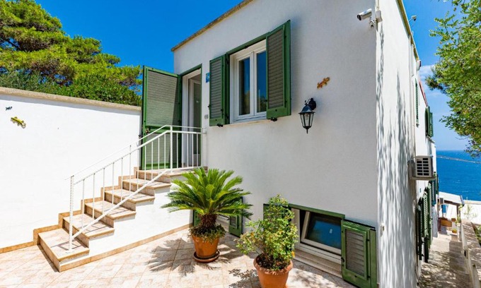 Castro Marina Apartment | Apartment Villetta Paradiso-1 by Interhome