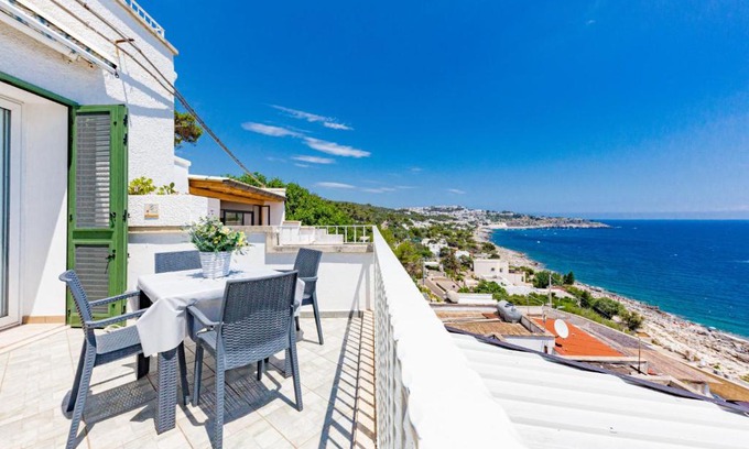 Castro Marina Apartment | Apartment Villetta Paradiso-2 by Interhome