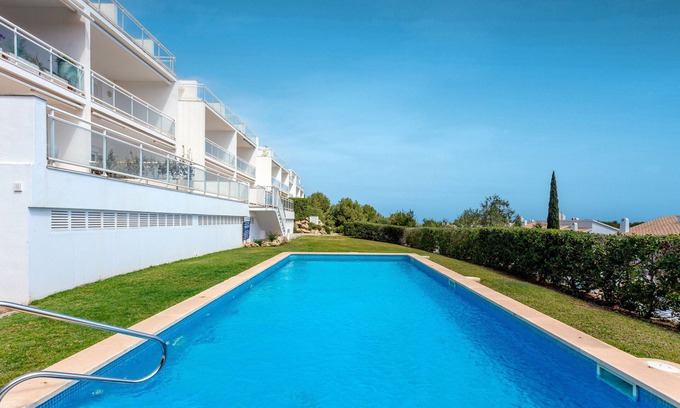 Coves Noves Apartment | Apartment 'Vista Faváritx' with Shared Pool, Wi-Fi and Air Conditioning