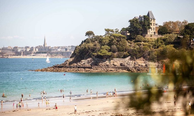 Dinard Apartment | Apartment with a terrace with sea view