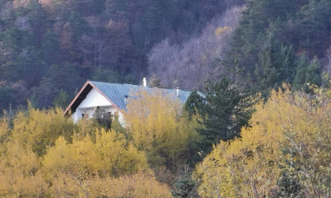 Borzonasca Apartment | Apartment with balcony in villa with park.