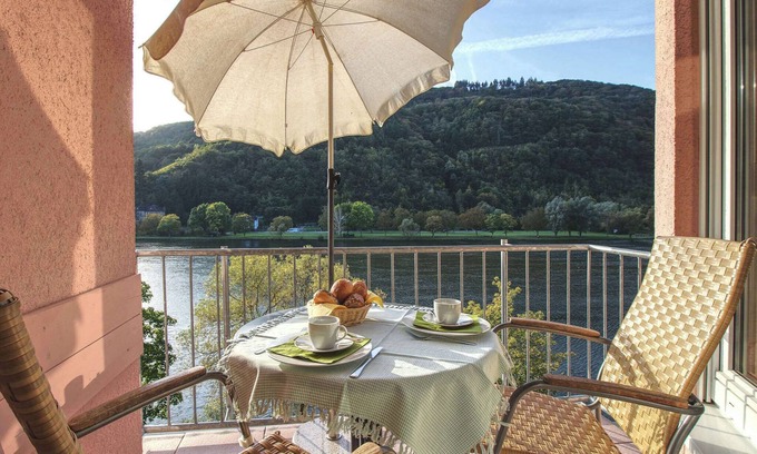 Bullay Apartment | Apartment with balcony directly on the banks and with a view of the Moselle