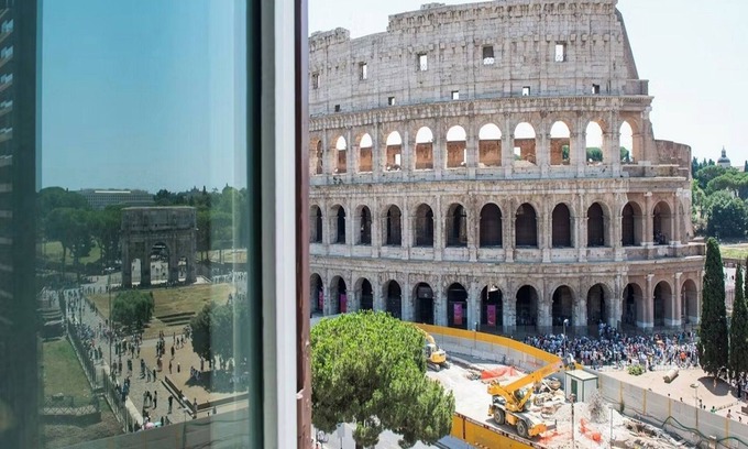 Monti Apartment | Apartment With Iconic View Of Arch of Constantine, Roman Forum And The Coliseum