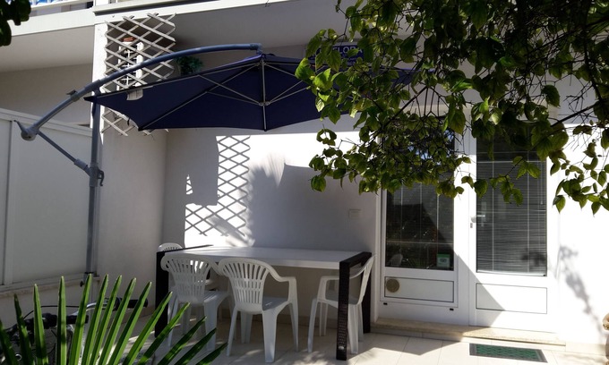 Grado Apartment | Apartment with terrace and garden in the center and near the beach