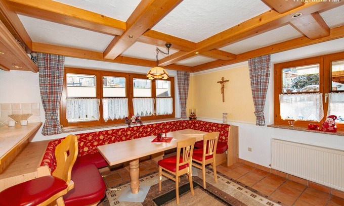 Wagrain Apartment | Apartment 'Zentral 180qm' with Mountain View, Private Terrace and Wi-Fi