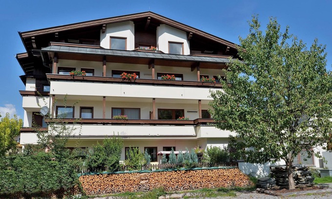 Stumm Apartment | "Apartmenthaus Zentral 2er App" near the Ski Area with Mountain View, Wi-Fi