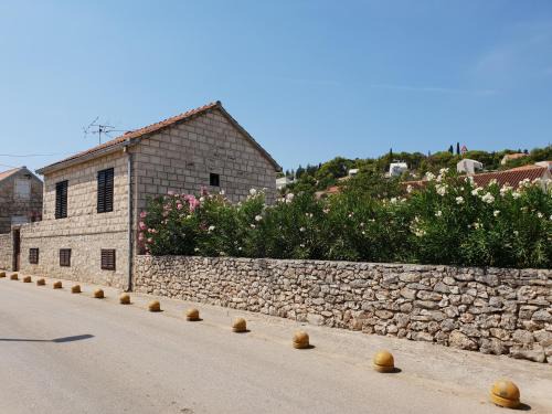Sutivan Apartment | Apartments with WiFi Sutivan, Brac - 17825