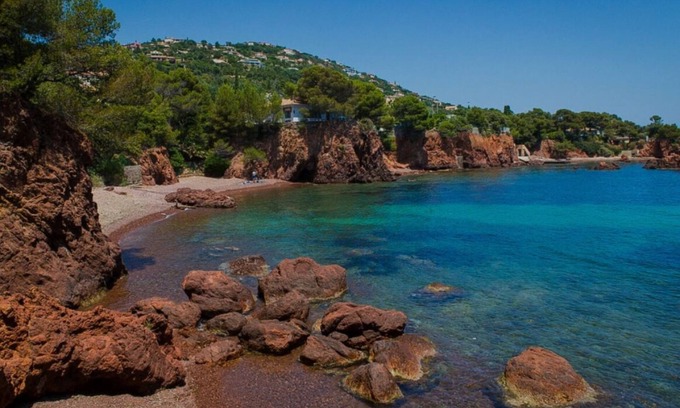 Boulouris-sur-Mer Apartment | Apparently spacious, a stone's throw from the sea