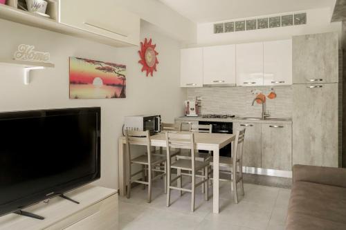 Agropoli Apartment | Appartamento 4 posti letto, vicino al centro e al mare, con terrazza, aria condizionata, parcheggio privato e wifi
