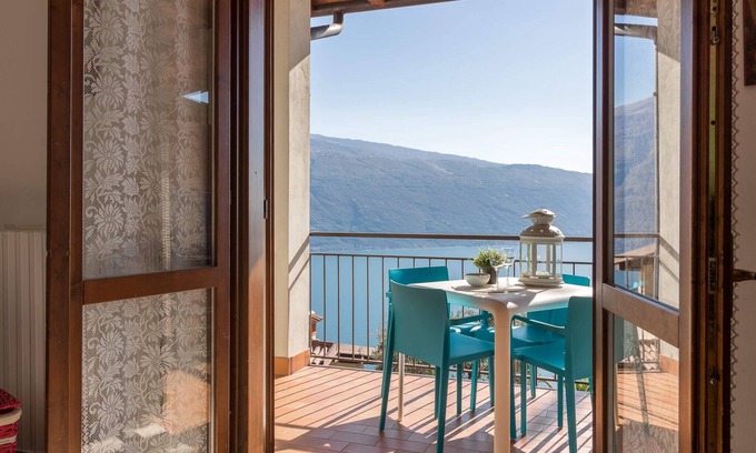 Oldesio Apartment | appartamento Bellevue with lake view balcony