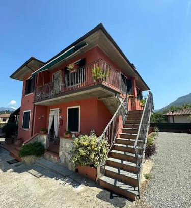 Mologno Apartment | Appartamento Gallicano - La Tana