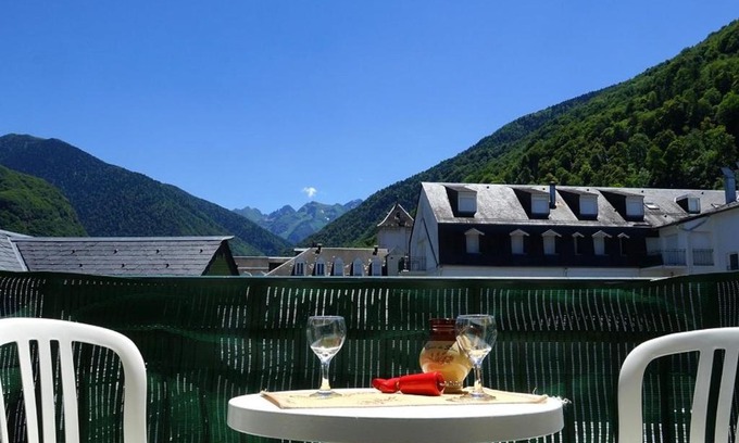 Bagneres-de-Luchon Apartment | Appartement 4 pers. à Luchon - Balcons Sud, Parking et Proximité Thermes et Commerces - FR-1-313-151
