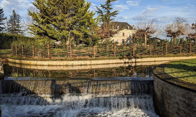 Chadenac Apartment | Appartement au Château Niché Dans les Vignes de Cognac