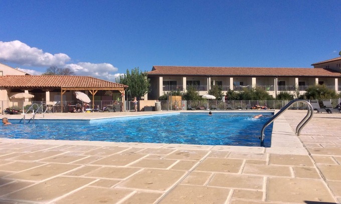 Azille Apartment | Appartement Avec Piscine au Bord du Canal du Midi et à 5mn du lac de Jouarres