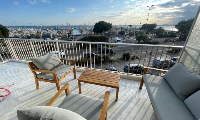 Saint-Laurent-du-Var Apartment | Appartement bord de mer avec piscine
