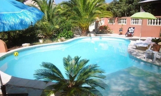 Rognac Apartment | Appartement Dans Propriété au Calme Avec Piscine
