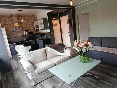 La Celle-sous-Gouzon Apartment | Appartement MODERNE ET RENOVE Capacité 4 personnes, 1 chambre, Terrasse in Dunkerque
