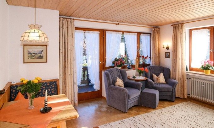 Ruhpolding Apartment | Appartement Kirchberg 32qm, Balkon, Kochnische, 1 Wohnschlafzimmer, Nr. 3 Wlan