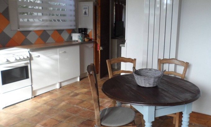 Uchaux Apartment | Appartement Lumineux Typique de Provence + Terrasse + Parking Dans Hameau Calme