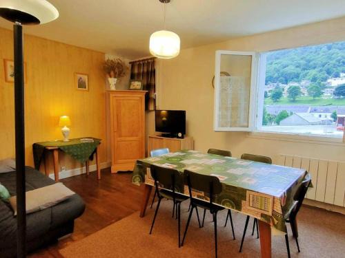 Cauterets Apartment | Appartement T3 près télécabine et commerces, 6 pers, Parking - FR-1-234-208