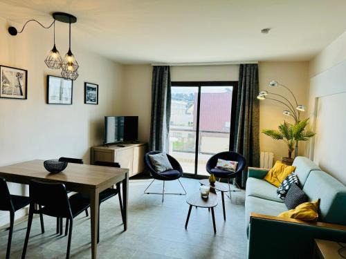 Perros-Guirec Apartment | appartement vue mer 50m de la plage, WIFI gratuit