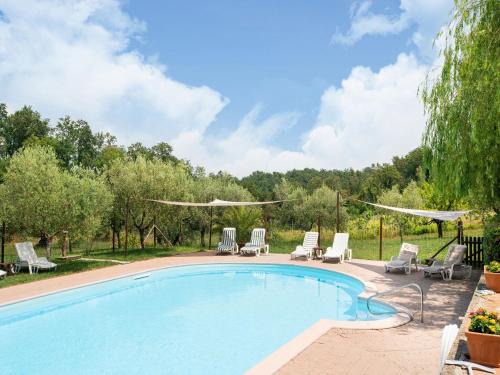 Collesalvetti House | Appealing Apartment in Collesalvetti with Garden