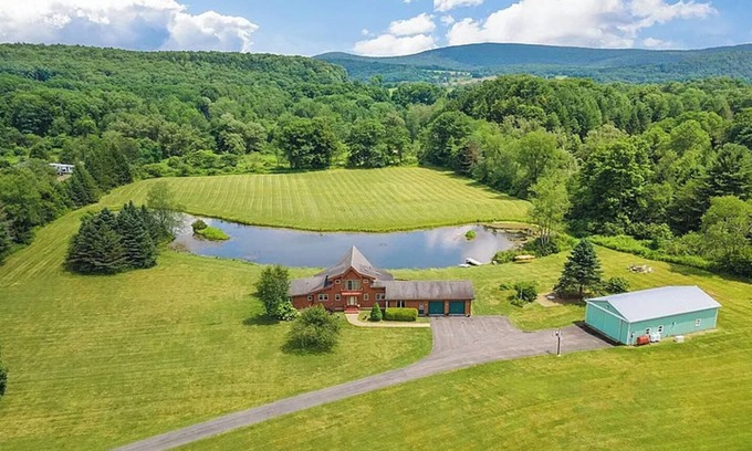Cooperstown House | Apple Tree Pond- 13 Private Acres, Huge Swimming/Boating Pond, Sleeps 10