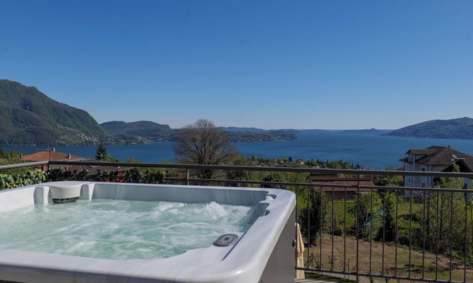 Cresseglio Apartment | Approx. 210 m² 6½-room house unit with large sun terrace with whirlpool and dream lake view