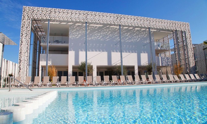 Cap d'Agde Condo | Apprt Equipé Près de la Plage! Piscine Saisonnière