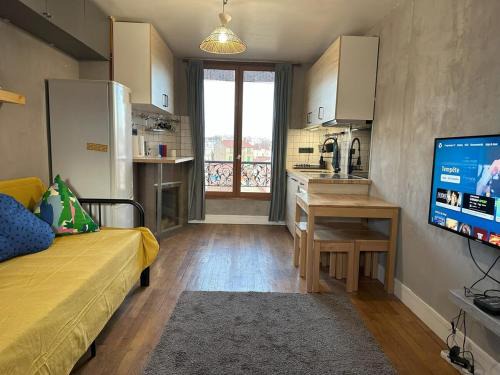 Maisons-Alfort Apartment | Appt 5mins to Paris Gare de Lyon with terrace
