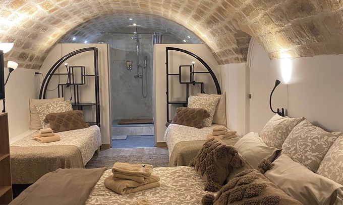 Batignolles Apartment | APT 70m2 5mns Montmarte, Moulin rouge, 3mns metro, heart of Batignolles