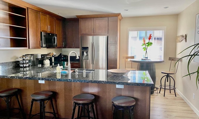 Carpinteria Apartment | Apt 9: Beautiful apartment for families near a beach.