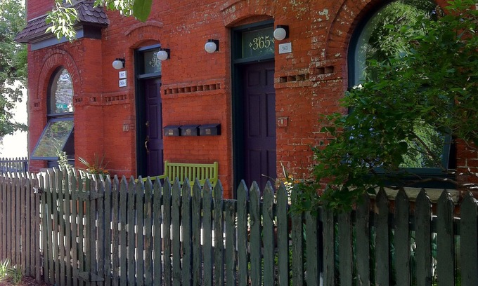 Baker Apartment | Apt. in Quiet Historic Neighborhood. 5 min. walk to shops, restaurants and bars
