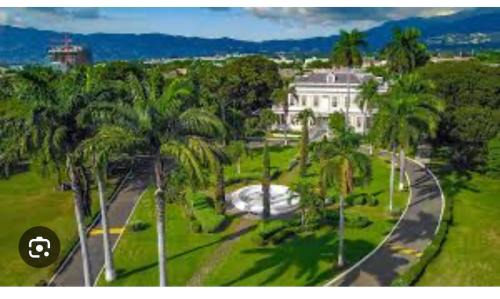 Kingston Apartment | Apt Near Devon - Kingston- POOL- B306 FIWI