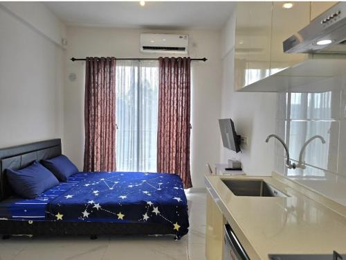 Bumi Serpong Damai Apartment | Apt Sky House BSD Studio with Pool & Wi-Fi by Damaresa