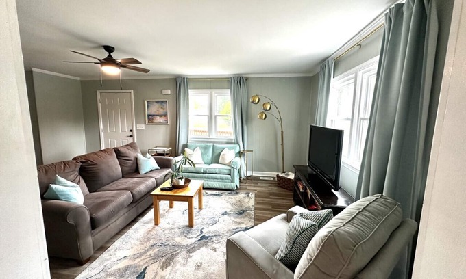 Rosewood House | Aralia-5Min. to Williams-Brice/10Min. to Ft.Jackson