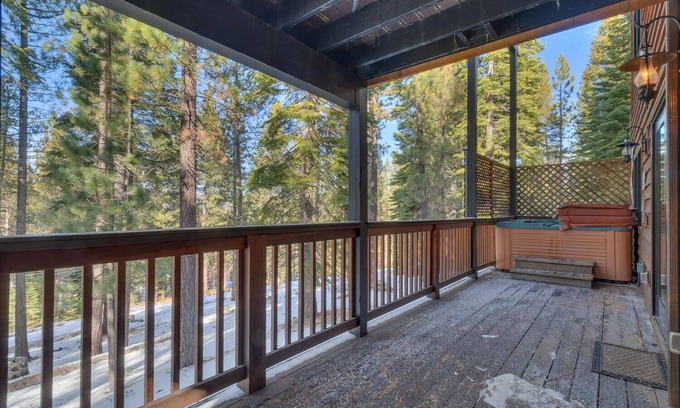 Country Club Estates House | Arcade, Foosball, Spa, Shuffleboard, Grill, Open Floor plan, 5mins to Heavenly - Timber Lodge