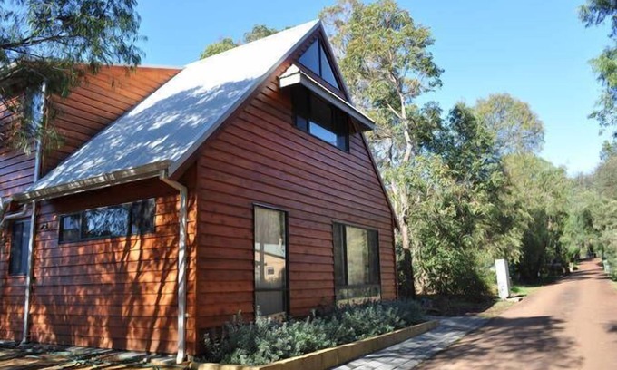 Margaret River Ski Chalet | ARCADIA 7 - Chalet in the town centre