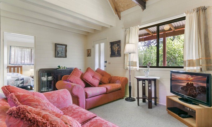 Wentworth Falls Cottage | Arcadia Cottage - Five Bedroom Cottage, Sleeps 12