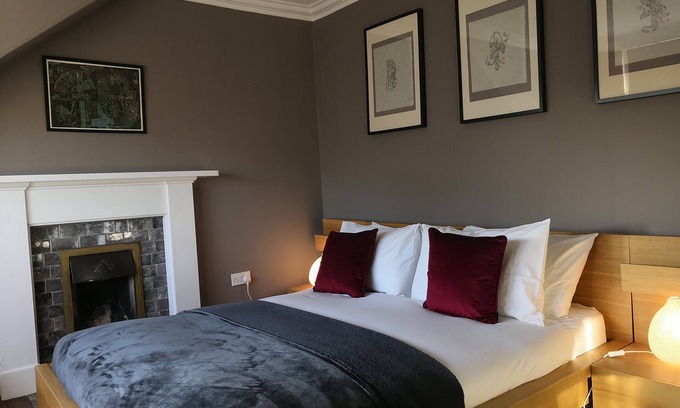 Anstruther House | Ardlui, central location just a short walk from the Famous Harbour and Fish Bar