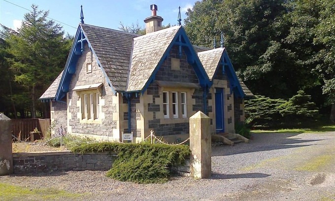 Ardwell Cottage | Ardwell House East Lodge - a cottage that sleeps 2 guests in 1 bedroom
