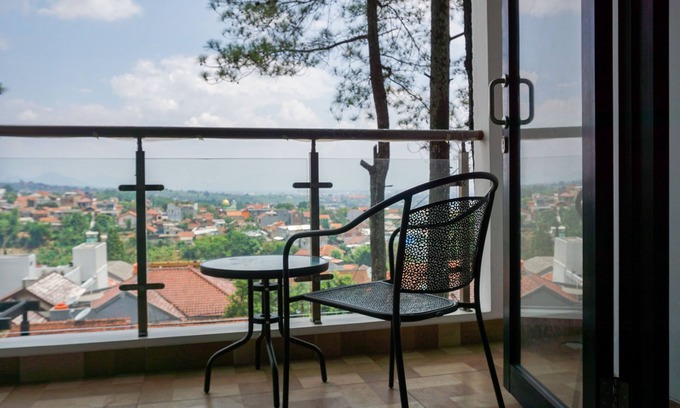 Bandung Bed & Breakfast | Are You And I Bed & Breakfast