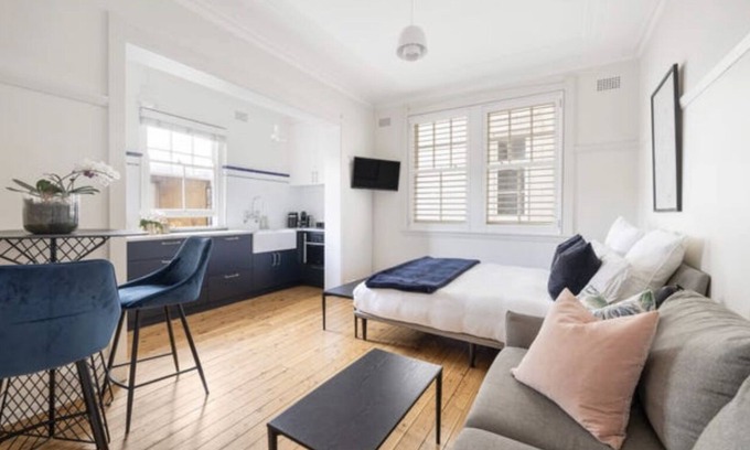 Darlinghurst Apartment | Art Deco studio close to Sydney City and local amenities