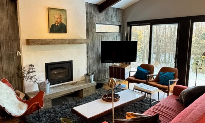 Stowe Hollow House | Art Rocks