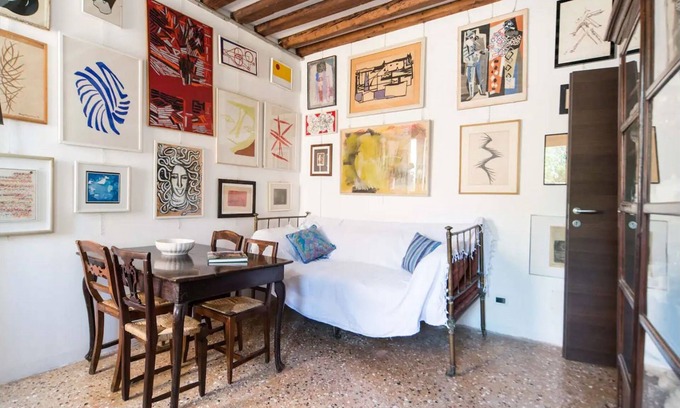 Dorsoduro Apartment | Artist House, silence among gardens, out of the tourist madness, near to all