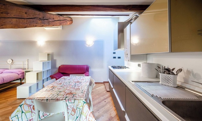 Old Town Apartment | (Artist's Nest) Attic in the Center near the Lake