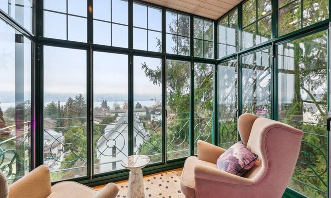 Horgen District Villa | Artsy villa| 180° lake view | 12 min ZH center