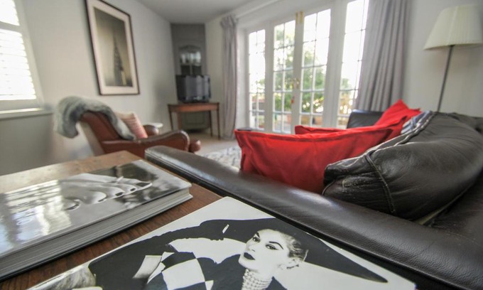 Kemptown House | Arundel Mews - Parking - by Brighton Holiday Lets